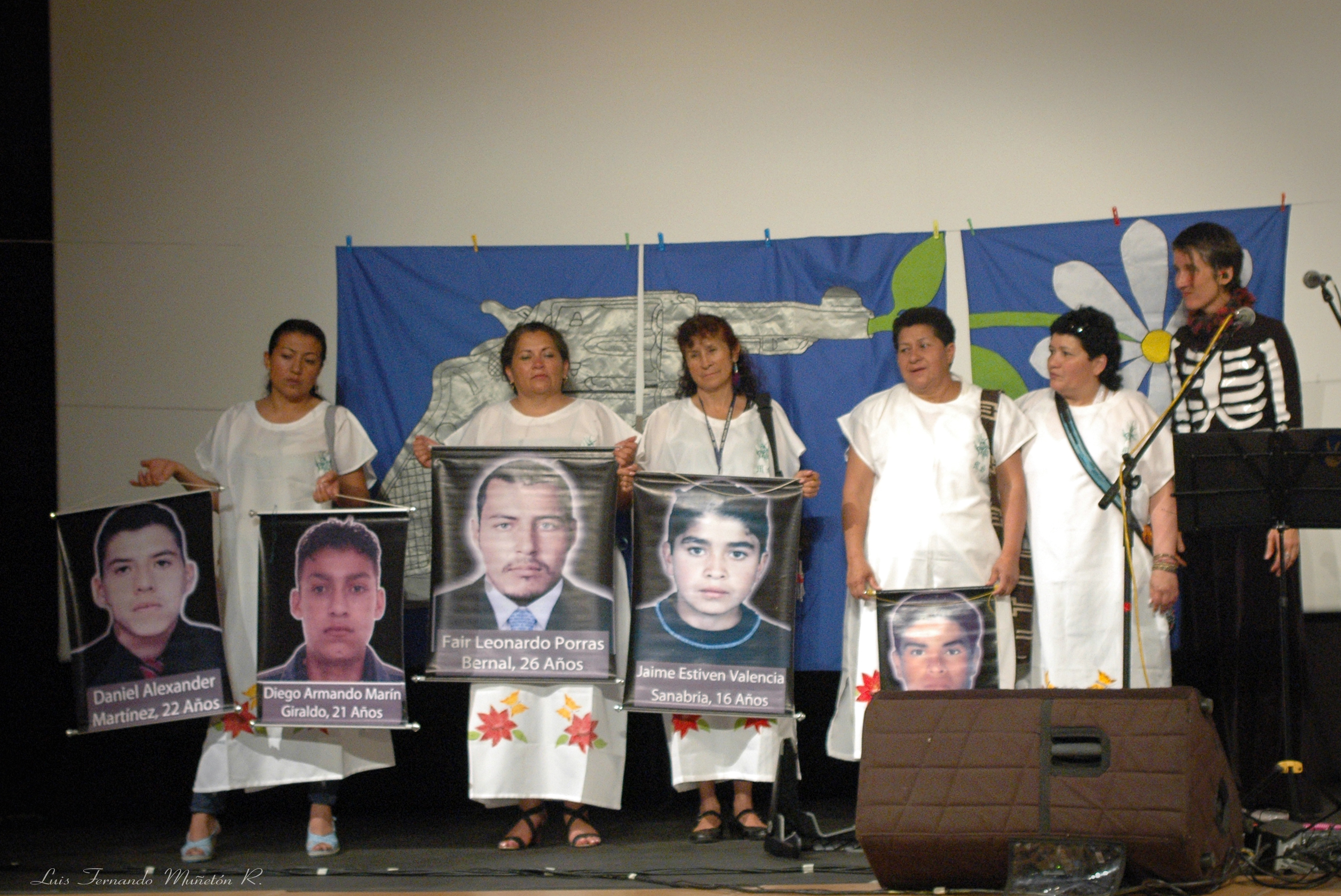 17. ANDRES Y MADRES FICCI