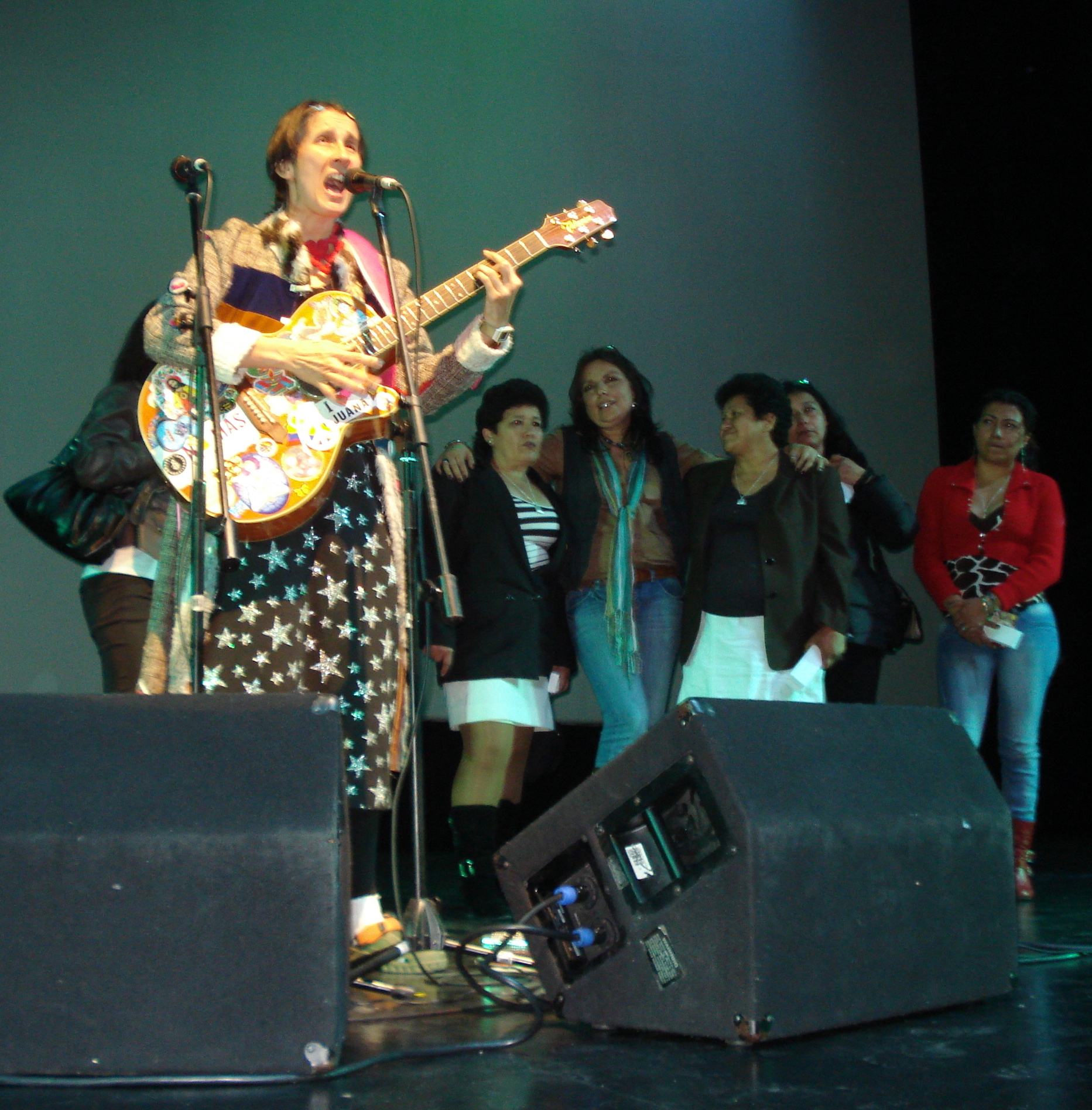 2. FOTO MAMAS Y ANDREA ESTRENO JORGE ELIECER GAITAN